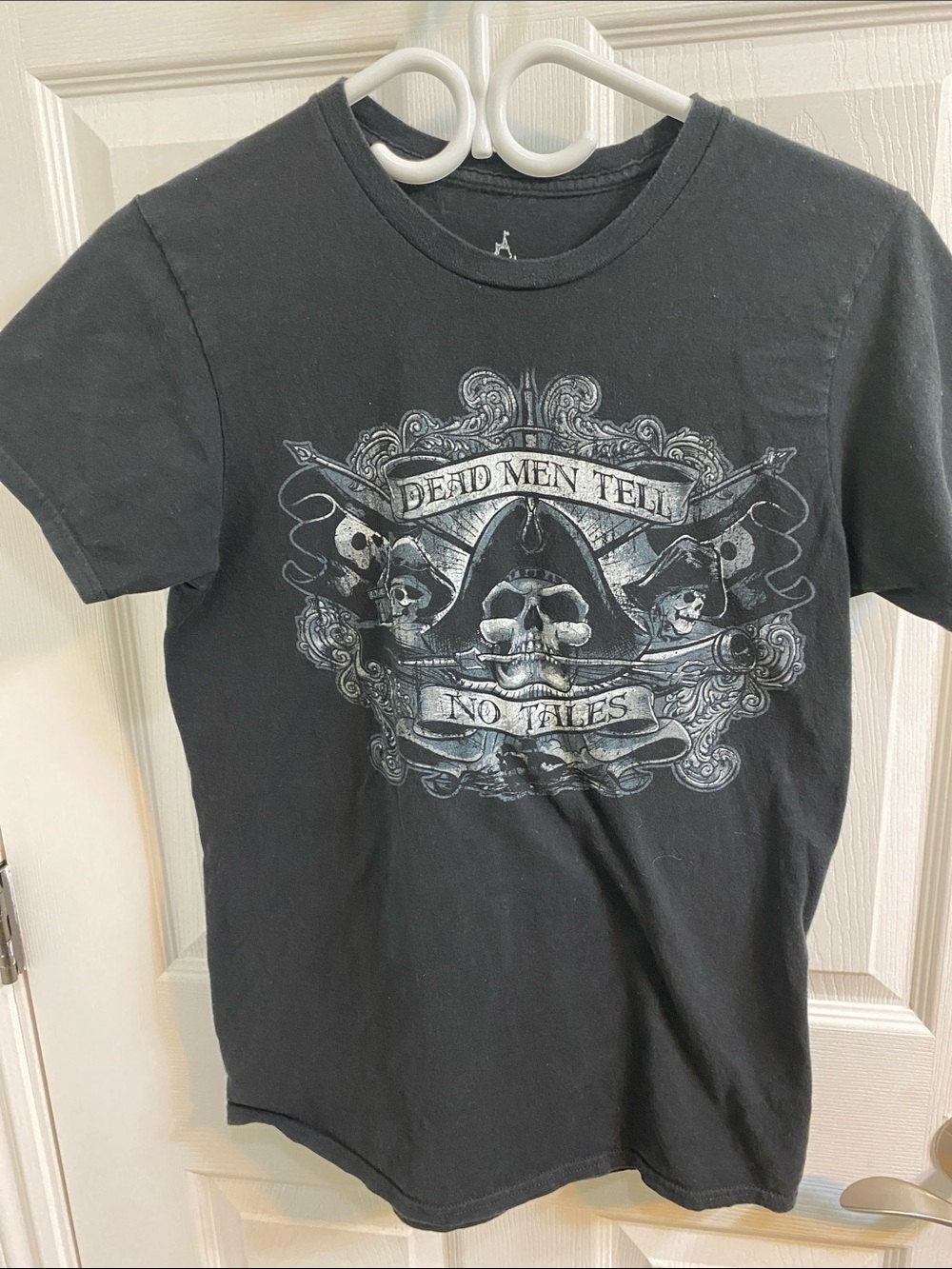 Pirates Of The Caribbean Dead Men Tell No Tales Disney Parks Shirt Size Small